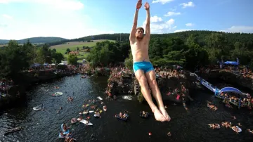 Skoky do vody v Hřiměždicích