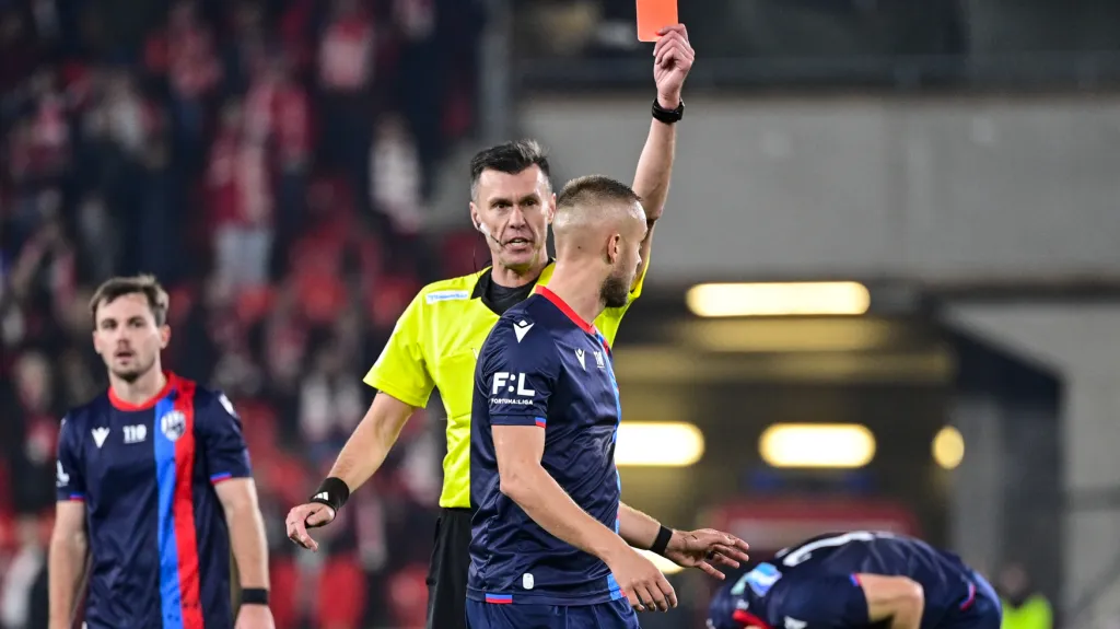 Luděk Pernica z Plzně vidí červenou od sudího Pavla Fraňka