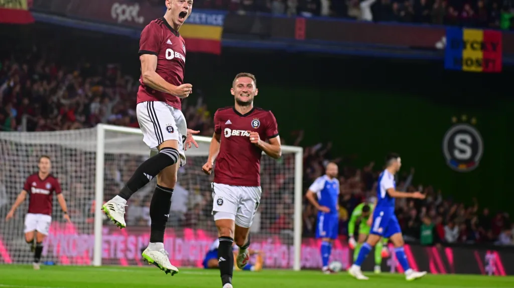 Filip Panák se raduje z branky