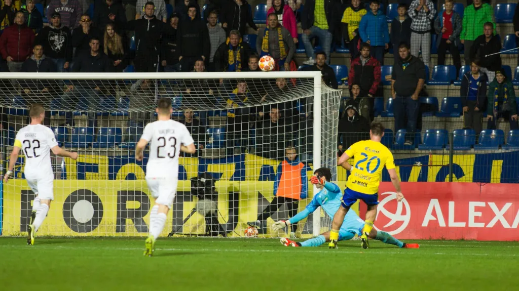 Zlínský Tomáš Wágner neproměňuje velkou šanci v utkání s Plzní