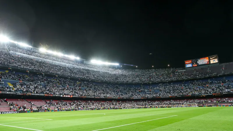 Davy fanoušků Frankfurt na stadionu Barcelony