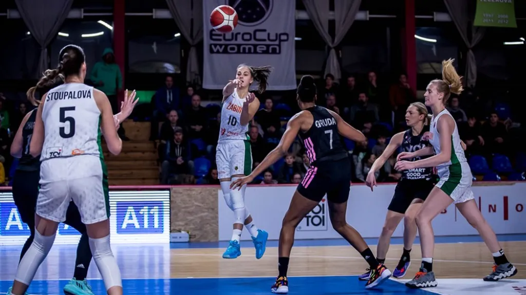 Basketbalistky Žabin Brno proti pozdějším vítězkám loňského Eurocupu z Lyonu