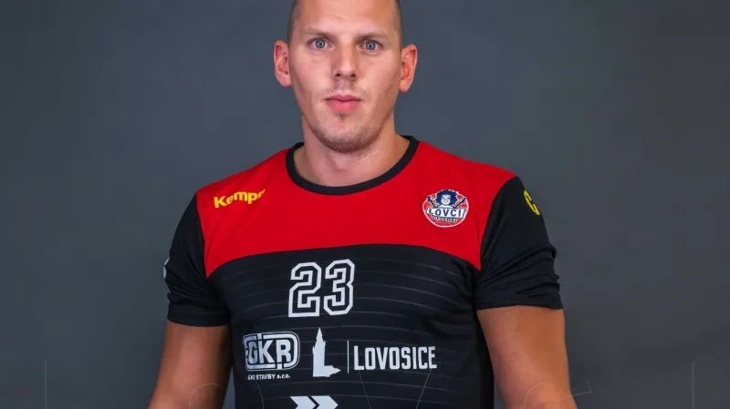 Maximilian Jonsson v dresu Lovosic