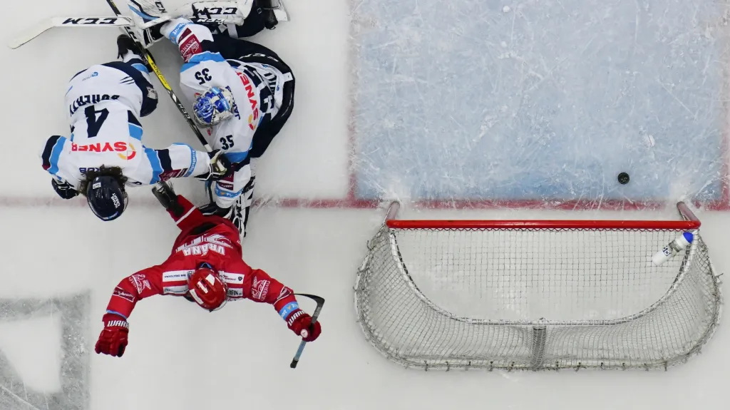 Gól Petra Vrány do sítě Liberce z ptačí perspektivy