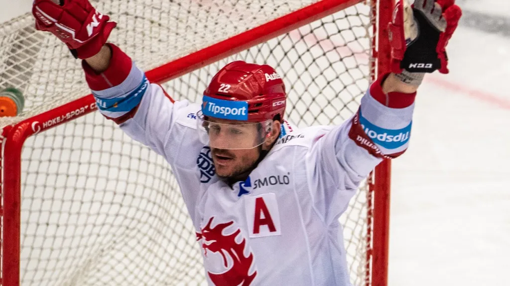 Vkadimír Dravecký z Třince oslavuje gól