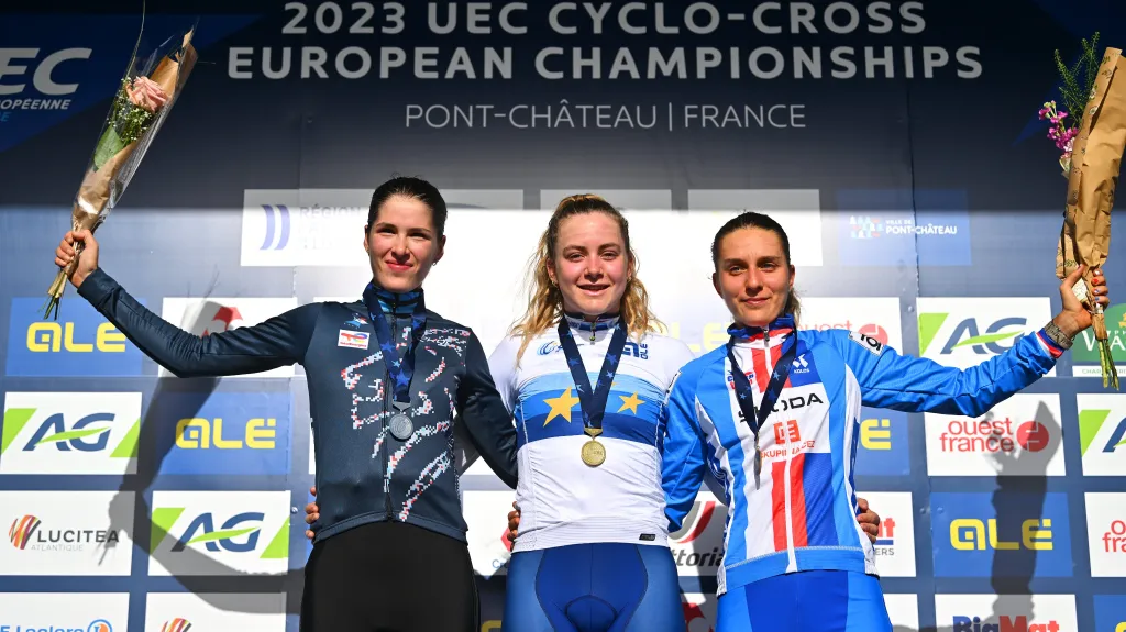 Kristýna Zemanová (vpravo)