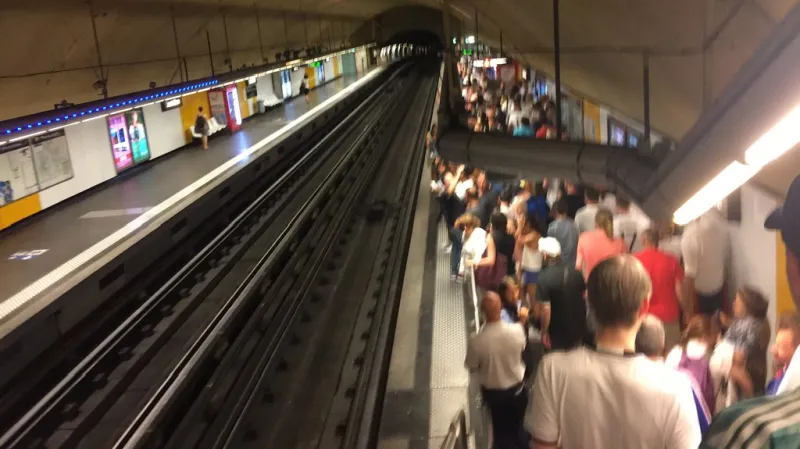 Davy fanoušků v marseillském metru