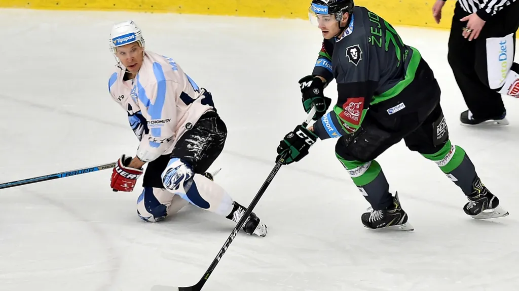 Masi Marjamäki z Chomutova (vlevo) a Lukáš Žejdl z Mladé Boleslavi