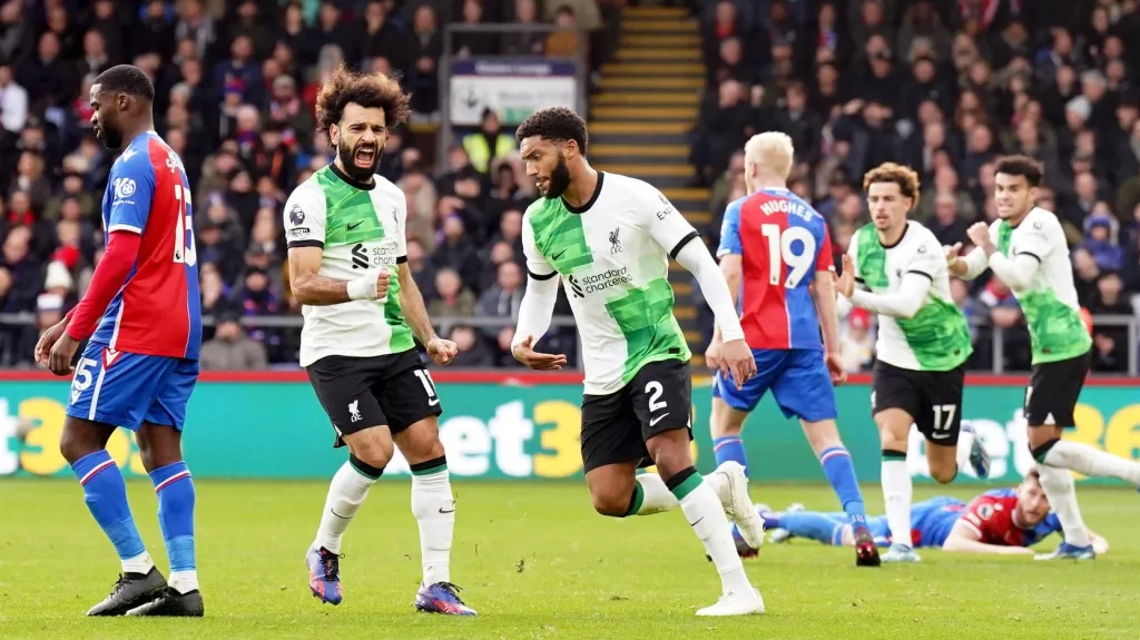 Salah se raduje z branky do sítě Crystal Palace