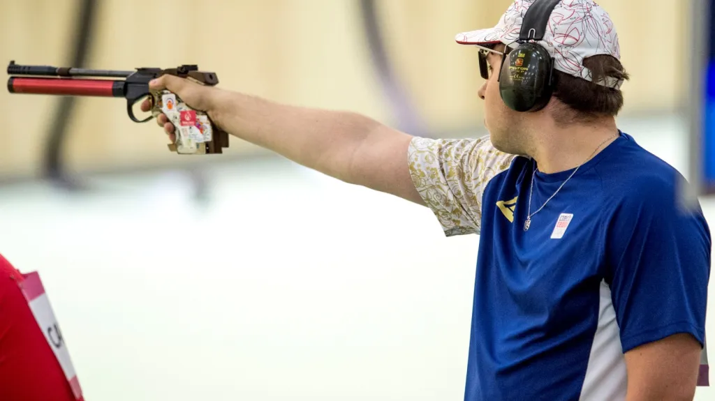 Pistolař Jindřich Dubový