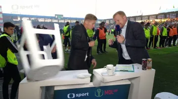 Po skončení finále přiletěly na redaktory ČT židle