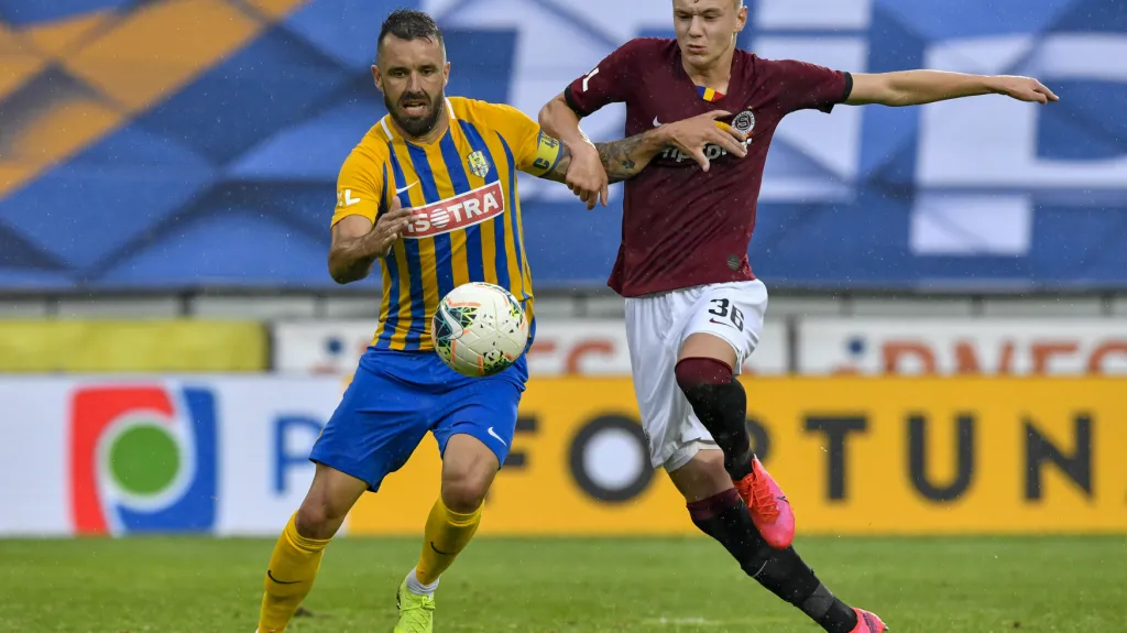 Adam Karabec v dresu Sparty