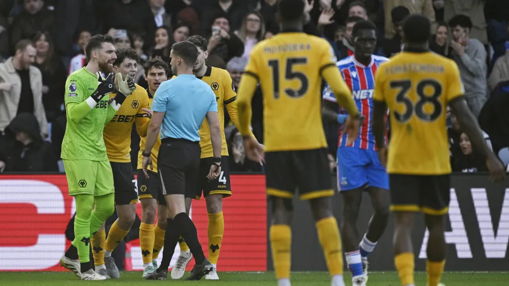 Emoce hráčů Wolverhamptonu po vyloučení Ladislava Krejčího