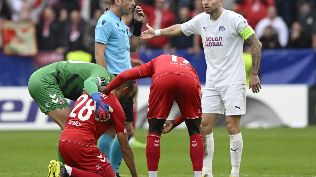 Michal Kadlec ze Slovácka (vpravo) v utkání proti Kolínu nad Rýnem