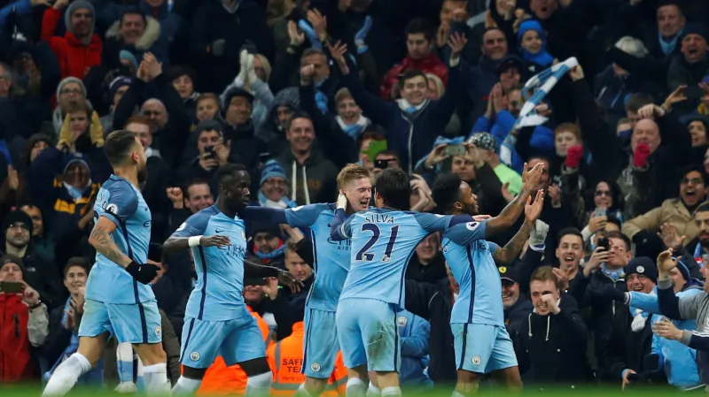 Slavící fotbalisté Manchesteru City