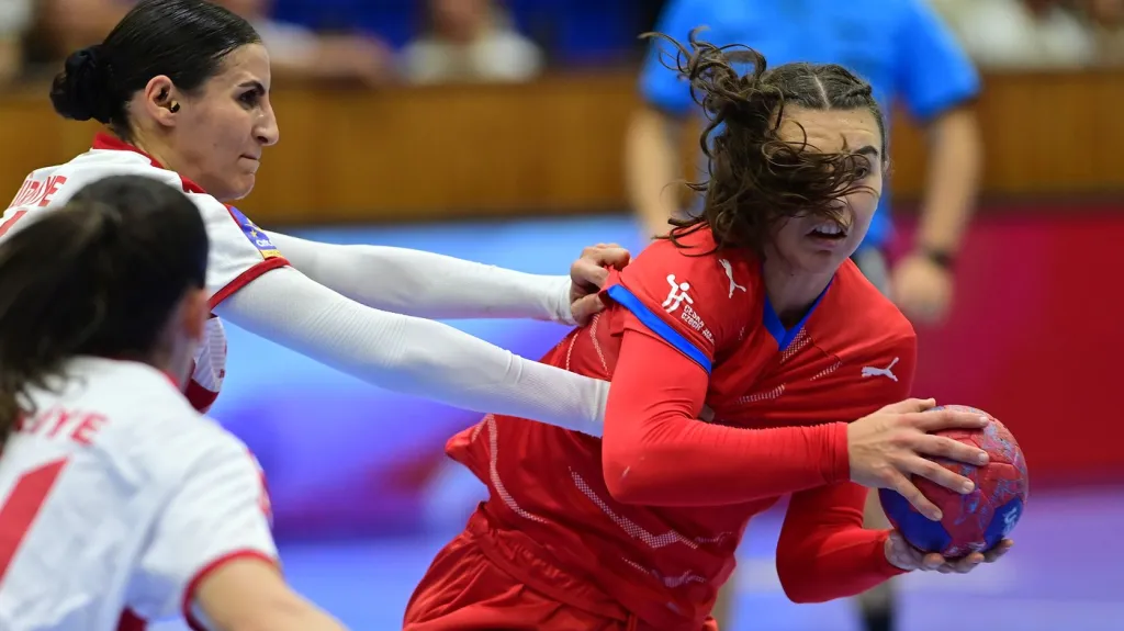 Veronika Holečková v akci