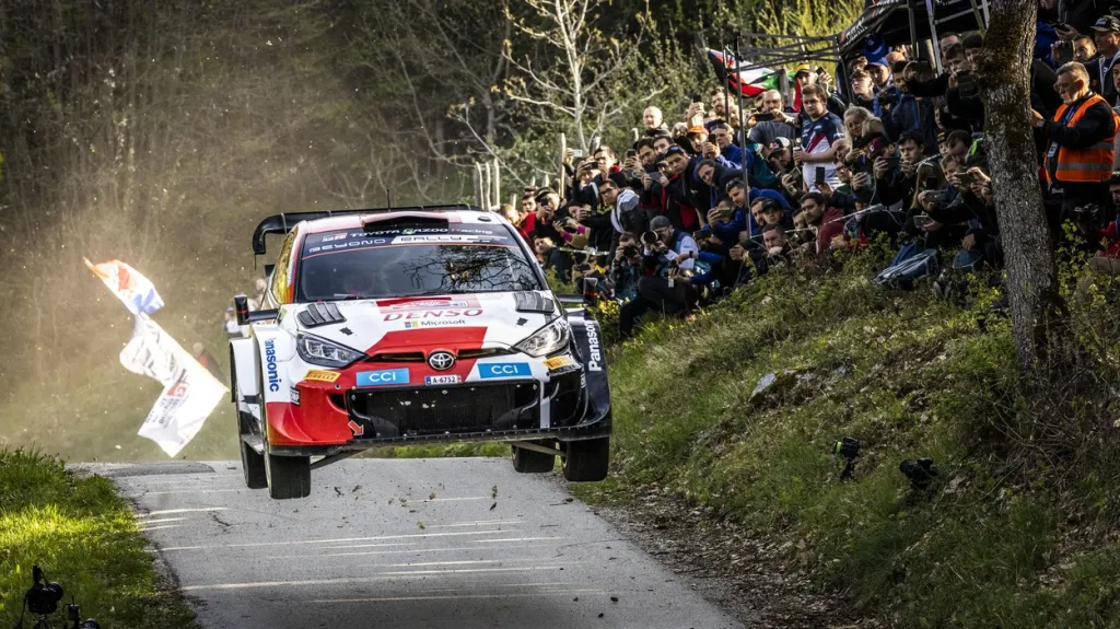 Elfyn Evans se svou Toyotou