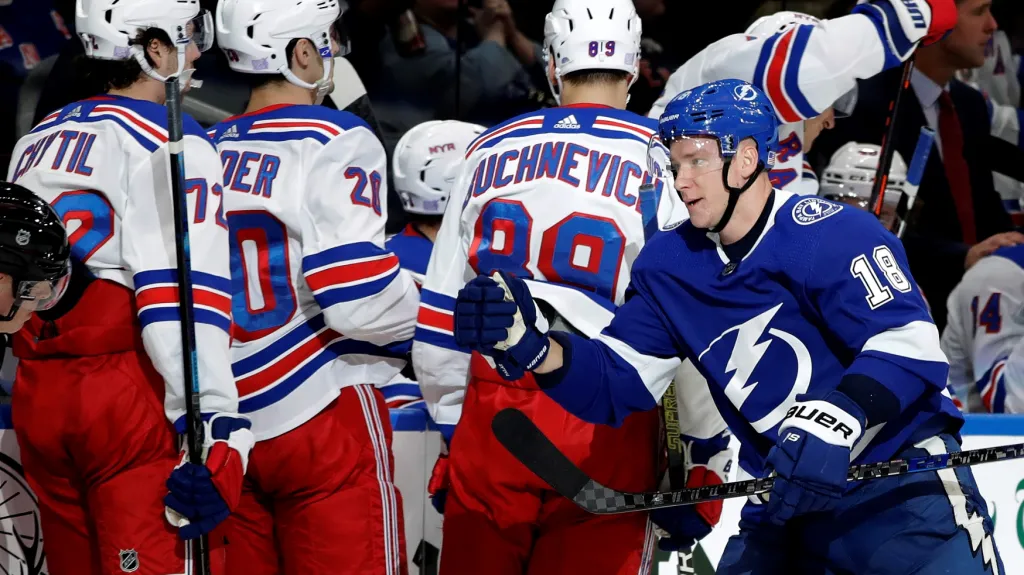 Ondřej Palát z Tampy Bay slaví gól proti Rangers