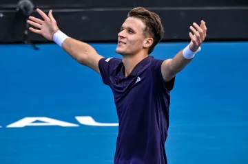 Jakub Menšík slaví titul v Aucklandu