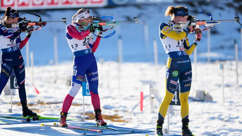 Lucie Charvátová (uprostřed)