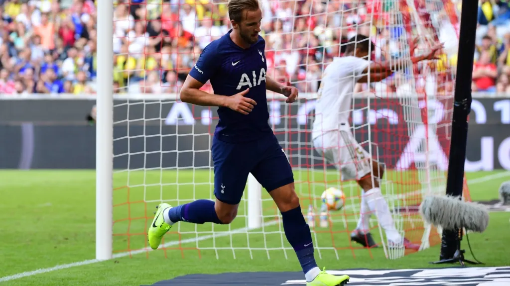 Harry Kane z Tottenhamu střílí gól do sítě Realu Madrid