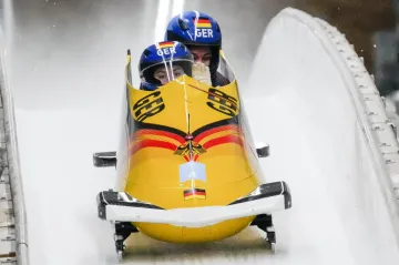 Laura Nolteová, Deborah Leviová