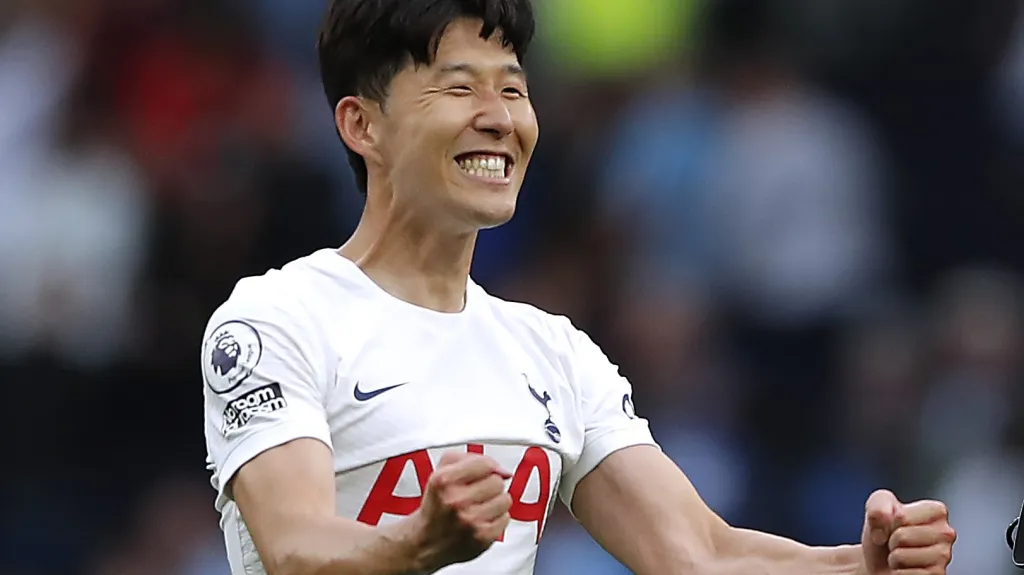 Son Hung-min z Tottenhamu oslavuje gól