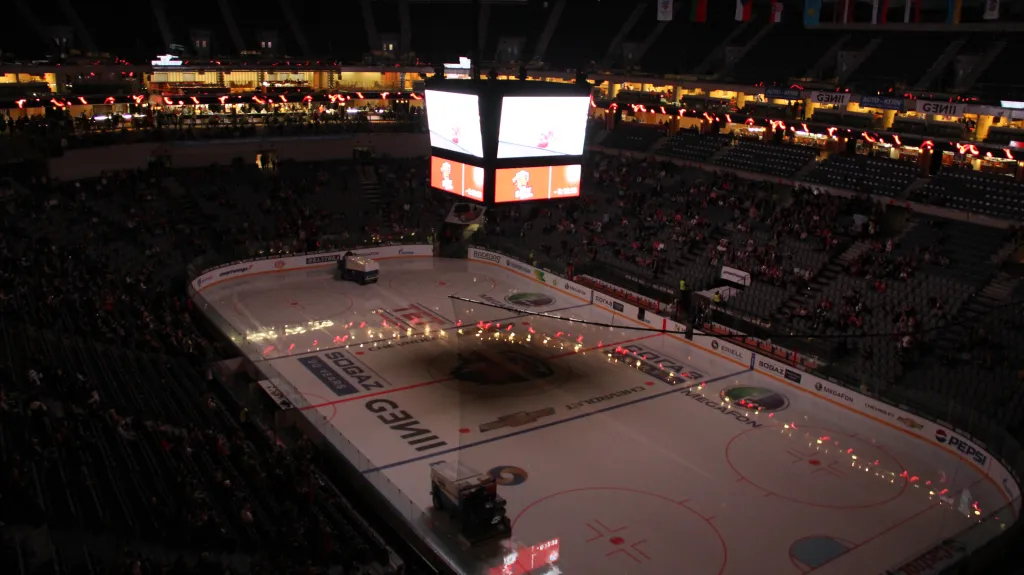 Setmělá O2 arena před startem utkání Lva s Jaroslavlí