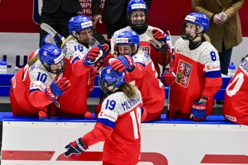 Radost českých hokejistek v čele s Natálií Mlýnkovou