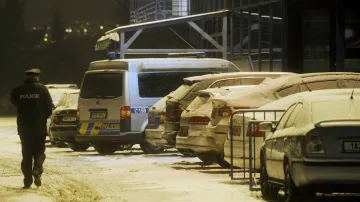 Policie před sparťanským stadionem