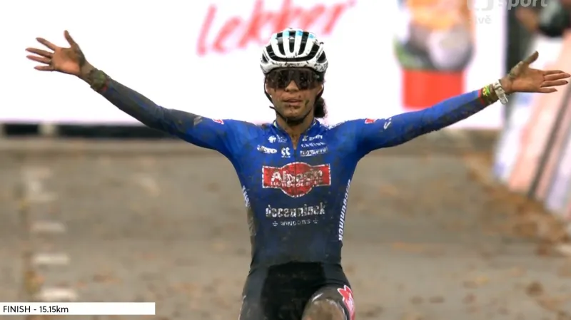 Dojezd závodu SP v Dendermonde s vítěznou Alvaradovou