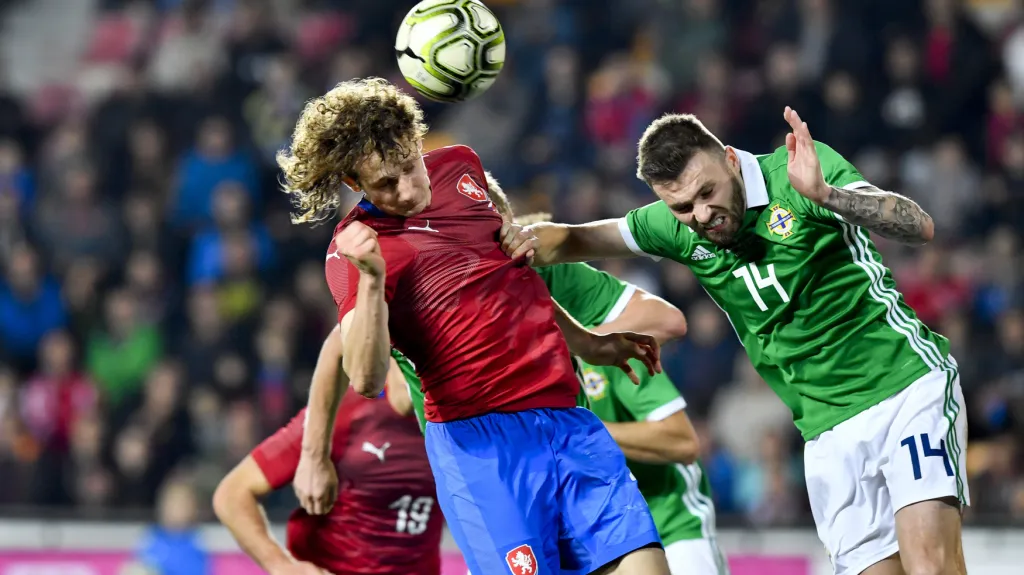 Alex Král v souboji