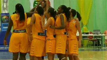 Španělské juniorské basketbalistky oslavují vítězství na mistrovství Evropy