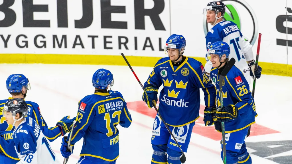Spokojenost hokejistů Švédska v domácím utkání s Finskem