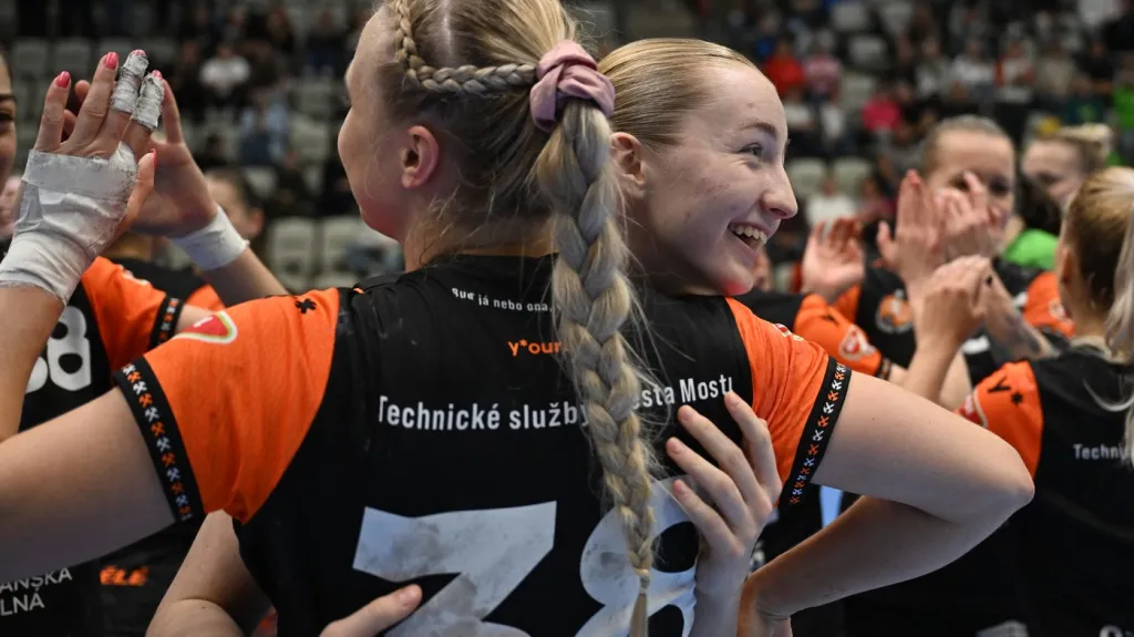 Radost házenkářek Mostu