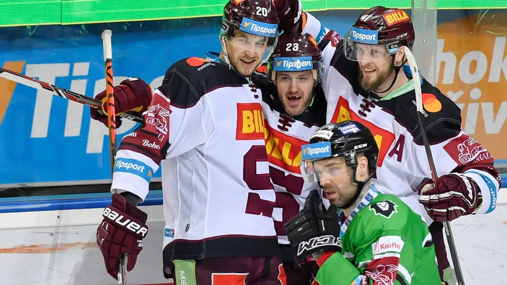 Sparťané slaví gól Lukáše Pecha proti Mladé Boleslavi