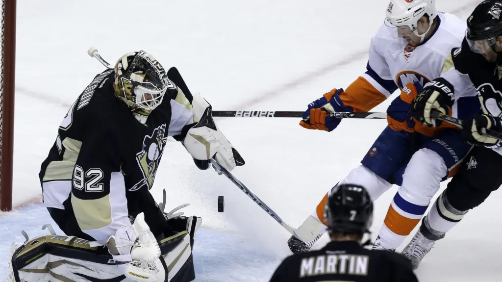 Tomáš Vokoun v utkání s Islanders