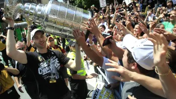 Zdeno Chára se Stanley Cupem