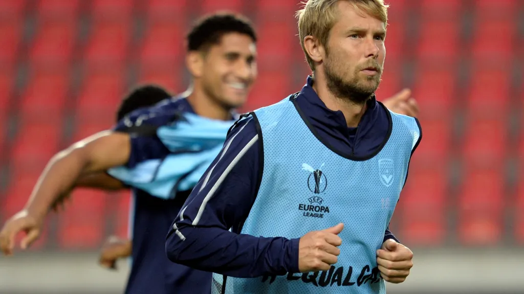 Český záložník Jaroslav Plašil se připravuje na duel se Slavií