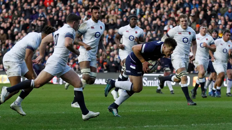 Huw Jones pokládá pětku proti Anglii