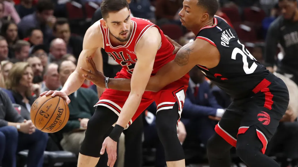 Tomáš Satoranský v utkání proti obhájcům titulu z Toronta