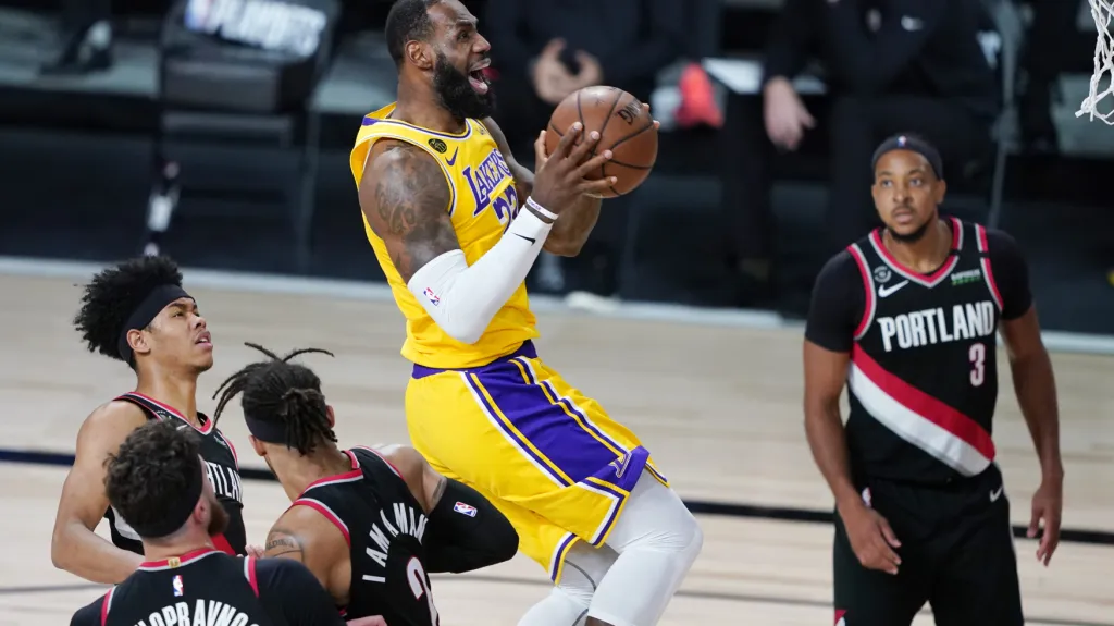 Letecké představení LeBrona Jamese proti Portlandu