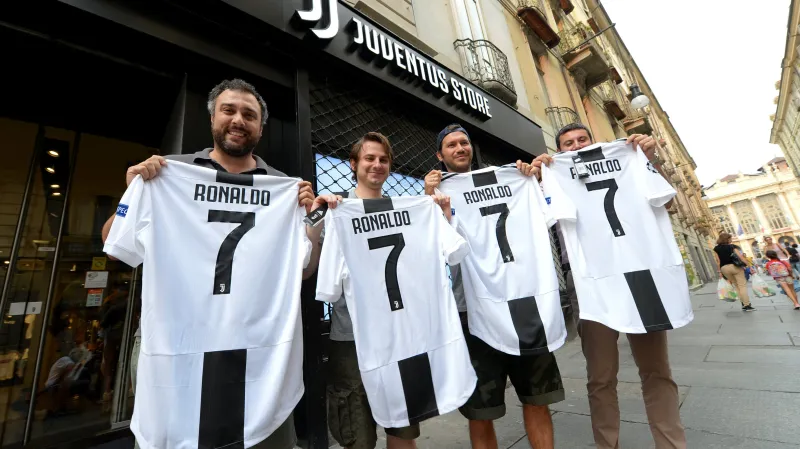 Dresy s jmenovkou Cristiana Ronalda jdou na odbyt