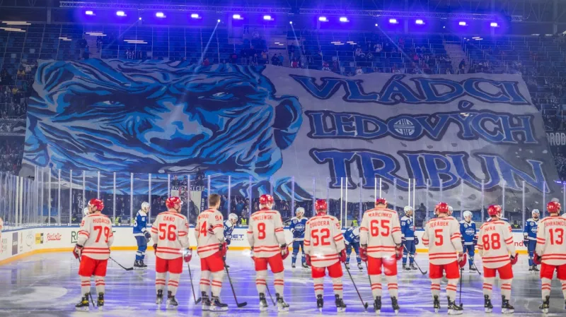 Fanoušci Komety s choreem při venkovním utkání Třinec – Brno