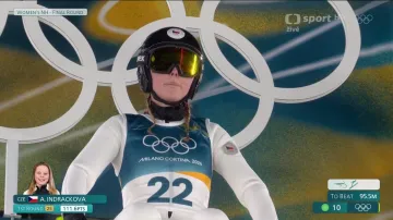 Skok Anežky Indráčkové ve druhém kole na středním můstku s ohlasem