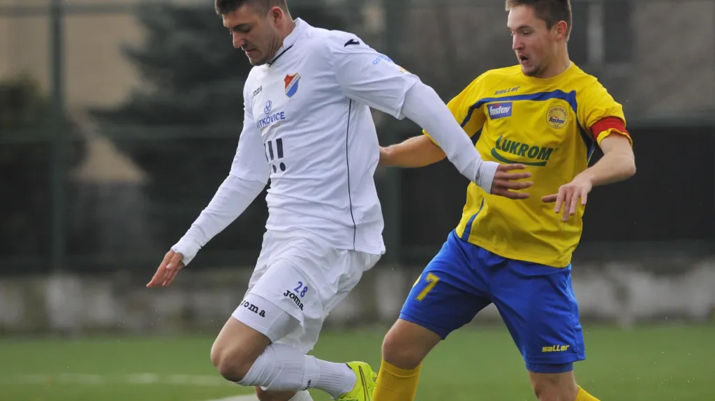 Obránce Patrizio Stronati (vlevo) v dresu Baníku