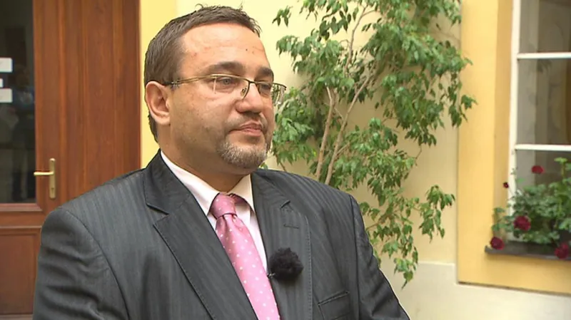 Ministr školství Josef Dobeš