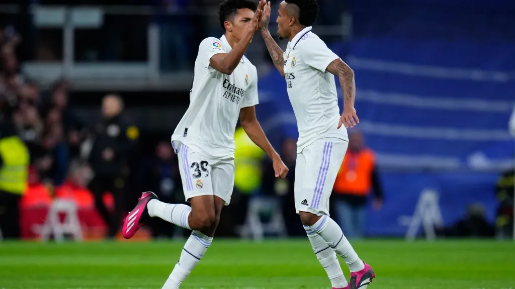 Álvaro Rodríguez (vlevo) a Eder Militao (vpravo)