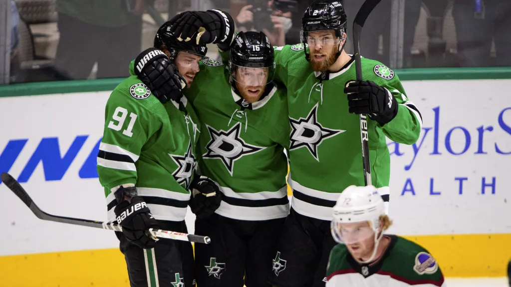 Hráči Dallasu se radují z branky