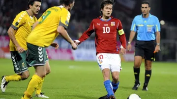 Tomáš Rosický v zápase s Litvou